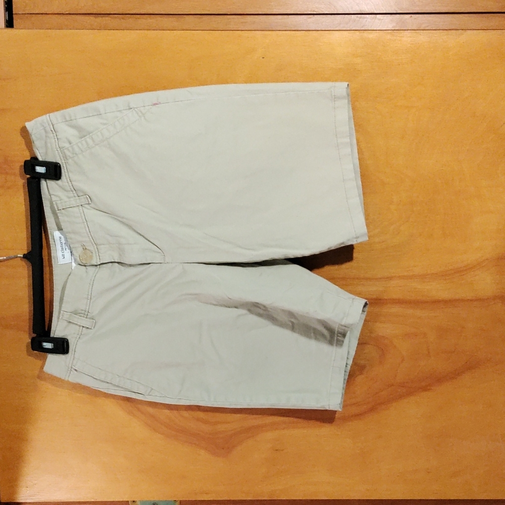 ✨ Liz Claiborne women's size 8P tan shorts